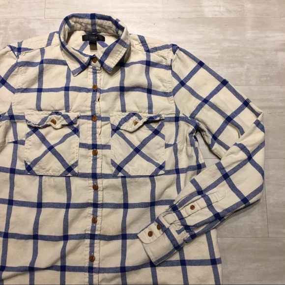 Boyfriend Shirt in Rockport Plaid - Picture 5 of 6